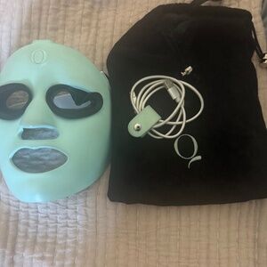 Q-REJUVALIGHT PRO LED Light Therapy Mask red & blue Like New condition
